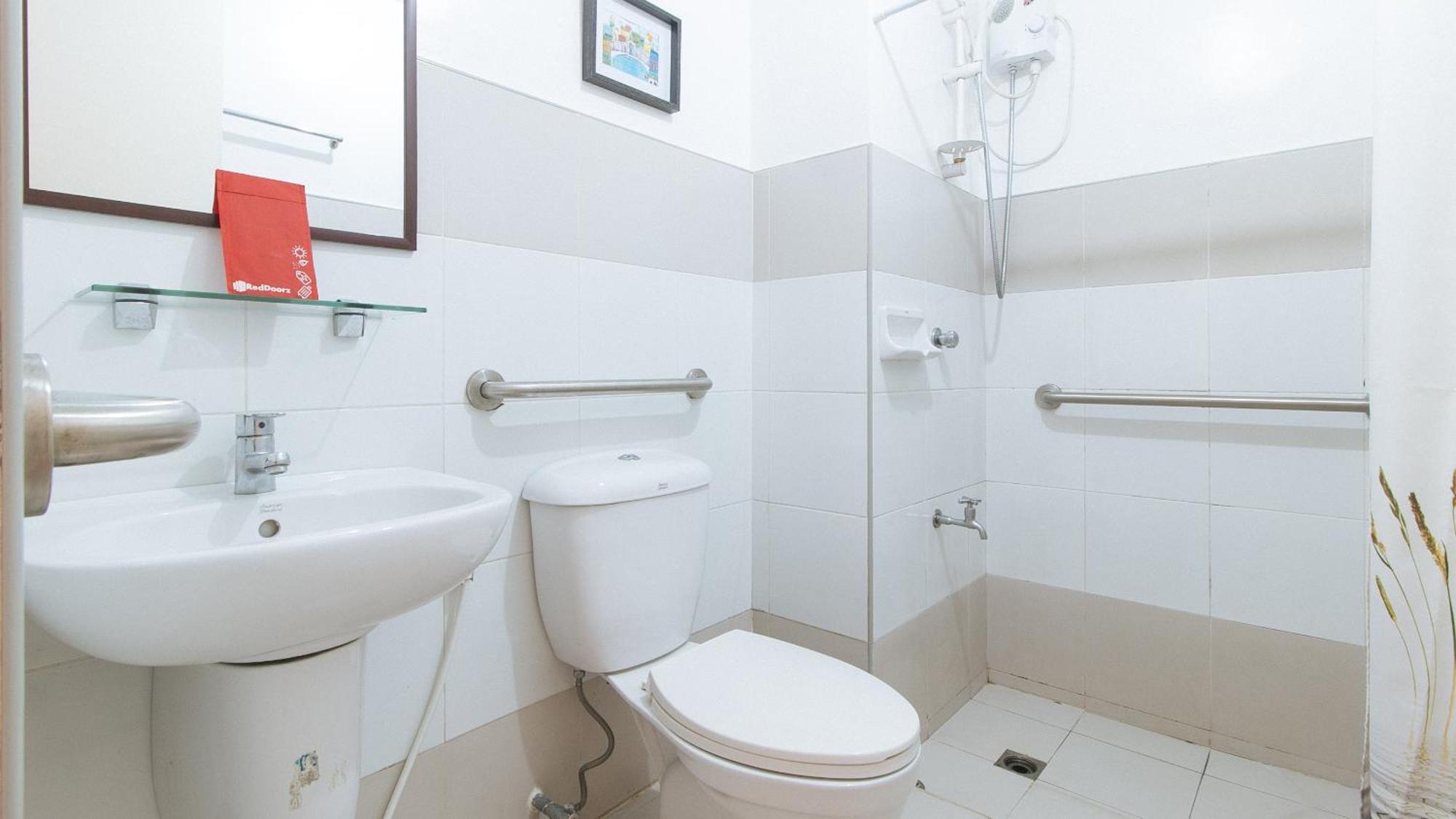Reddoorz @ Melbourne Suites Makati Makati City Екстериор снимка