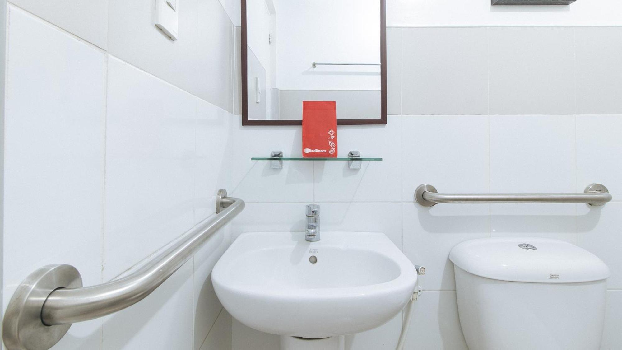 Reddoorz @ Melbourne Suites Makati Makati City Екстериор снимка