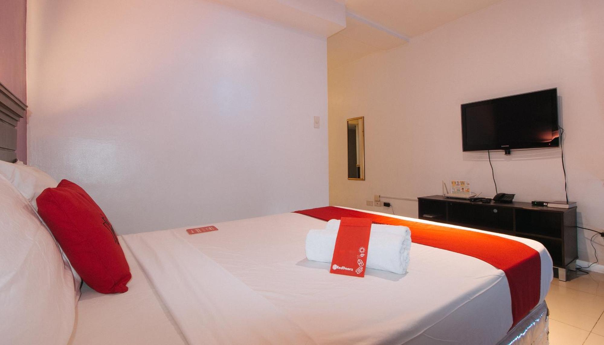 Reddoorz @ Melbourne Suites Makati Makati City Екстериор снимка