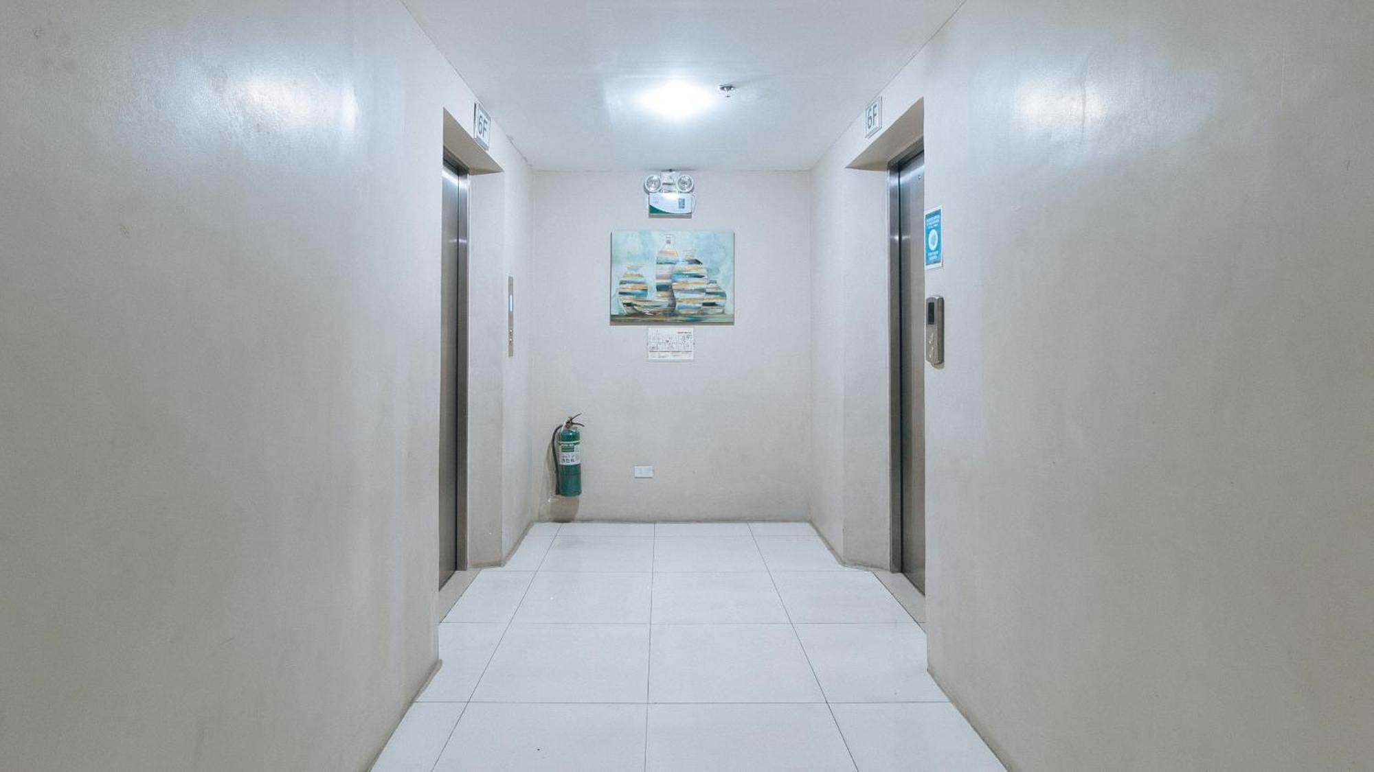 Reddoorz @ Melbourne Suites Makati Makati City Екстериор снимка